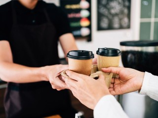 Эксперт раскрыла правду о бумажных стаканчиках для кофе, которую скрывают производители