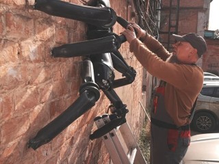 Призраки столовой, восьминогий хранитель времени и банкаброшница: арт-объекты «Фабрики 1830» теперь собраны в одном месте