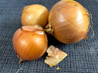 Здоровье, рост и блеск: жители Чехова рассказали, как применяют луковую шелуху
