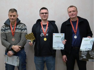 Зарайск ликует: Дмитрий Коненкин стал чемпионом Кубка Егорьевска по шахматам