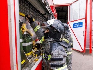 Тушение завершено: летняя веранда ресторана сгорела в Балашихе