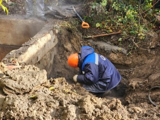 Воду включат вечером: в Электростали ремонтная бригада меняет участок трубопровода