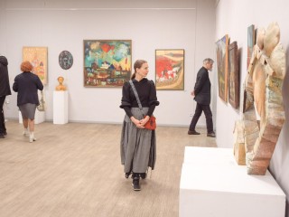 Портрет матери, молодогвардейцы и донецкий «Прилет»: о чем рассказывает выставка в Сергиевом Посаде