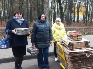 Сотрудники библиотеки поддержали экологическую акцию «БумБатл»