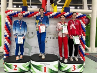 Дерби на рапирах закончилось для спортсменок Краснознаменска золотом и серебром