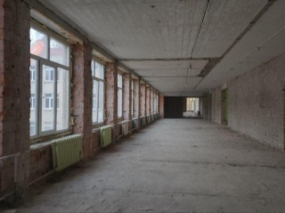 Строители спешат утеплить школу № 3 до наступления холодов