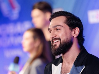 Деньги любят счет: сколько певец JONY получает за концерт