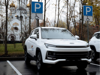 Авто на ручном управлении и комплект зимней резины вручили ветерану СВО из Жуковского