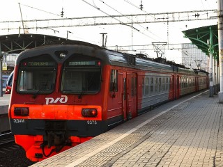 Электрички из Фрязина в столицу идут с опозданием из-за сбоя на Ярославском направлении