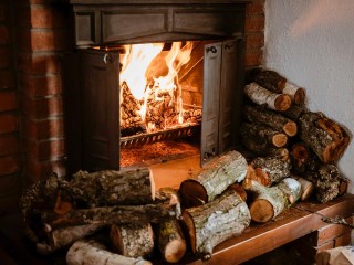 Заготовка дров в Серебряных Прудах: что нужно знать до первого удара топора