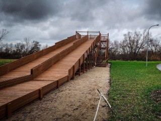 Ждет только снега: новая горка для тюбинга готова к началу зимнего сезона на «Бронницком лугу»