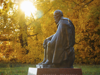 Стушеваться, лимонничать и апельсинничать: где родились авторские неологизмы Достоевского