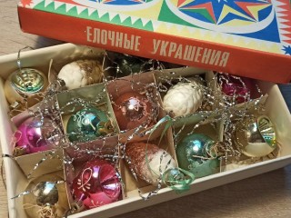 Советские елочные игрушки стали новым трендом на блошином рынке
