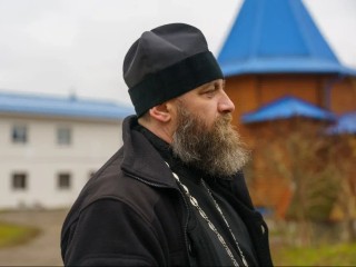 Победа с Божьей помощью: настоятель храма из села Красный Путь отец Лев посетил бойцов в зоне СВО