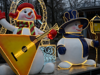 Елка горит, чудеса свершаются: 1 декабря открытие зимнего сезона в парке «Ривьера»