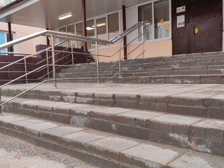 Во взрослой поликлинике Щелкова обновили входную группу: как это поможет маломобильным людям