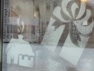 Почему арт-терапевты советуют всем срочно расписывать окна морозными узорами