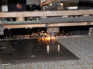 Свет, пронзающий металл: подмосковная компания выпустила новый лазер для высокоточных работ