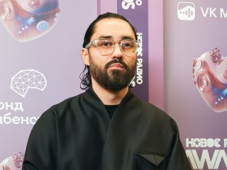 «Согласен, что не дорос»: мечтающий попасть в школьную программу певец Мот ответил на критику