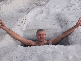 Сексолог раскрыла неожиданное влияние моржевания на мужское здоровье