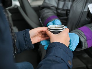 Тепло в холодную ночь: пункты обогрева бездомных открылись у вокзалов