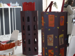 Шляпы-водонапорные башни сделали участники мастер-класса фестиваля «Перезагрузка»