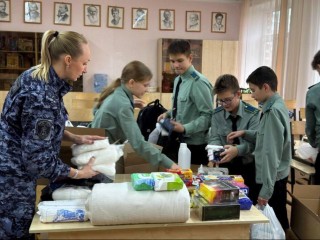 Своих не бросаем: росгвардейцы, кадеты и волонтеры Подмосковья отправили бойцам палатки, генераторы и продукты