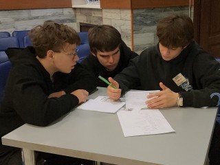 Интеллектуальный вызов: библиотека приглашает на турнир «Умники и умницы»