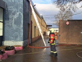Пожарные ликвидировали возгорание в недостроенном здании в Нахабине