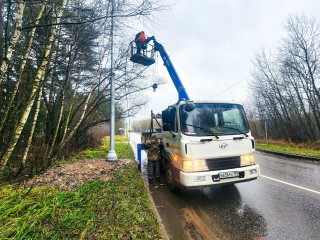 В Пущине прокладывают кабель для новых светильников на Грузовой