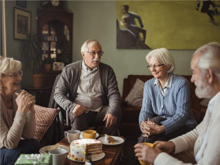 Игры, мастер-класс и литературный вечер ко Дню бабушек и дедушек проведут в парке Ветеранов