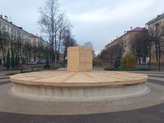 В Электростали законсервировали на зиму фонтан с рыбками