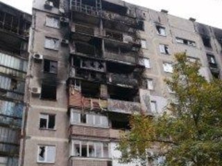 Возвращение к жизни: в пострадавшем от обстрелов мариупольском доме скоро вновь зажжется свет