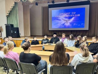 Школьники Серебряных Прудов пообщались со священником на открытом уроке