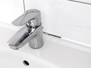 Коммунальщики Талдома устраняют водопроводную аварию на Шишунова 25 ноября