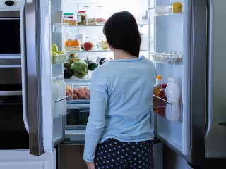 «Вдох, выдох и вода»: как перестать заедать стресс