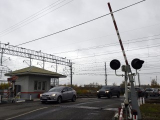 Железнодорожный переезд у платформы Новопетровская частично перекроют в декабре