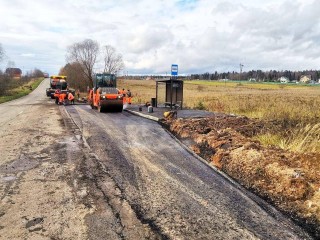 Современные павильоны и подъездные пути: в Серпухове обновляют сельскую транспортную инфраструктуру