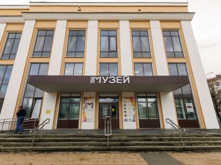 Каждая пара — как маленькая галерея: созданы кроссовки, в которых не стыдно сходить в музей