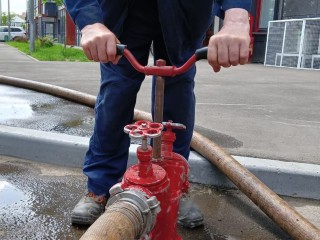 В Красногорске проверили исправность пожарных гидрантов перед зимним сезоном