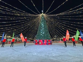 Новый каток в Подмосковье приглашает взрослых и детей на бесплатные сеансы