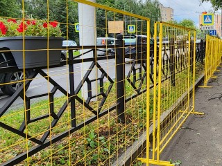 В Клину возле школ и детсадов установили защитные ограждения