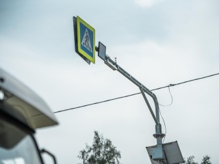 Повышение безопасности водителей и пешеходов: где отремонтировали дороги, а где установили новые знаки и остановки