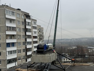 Протечки в прошлом: в доме №6 в Молокове ремонт крыши на финишной прямой