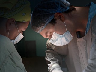 Новый хирург больницы Сергиева Посада начнет лечить грыжи современными методами