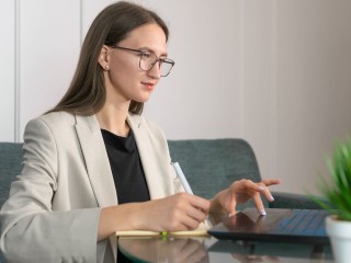 Работать в воскресенье грешно? Священник развеял сомнения верующих