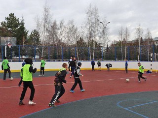 От футбола до хоккея: в Малине открыли спортивную площадку-трансформер