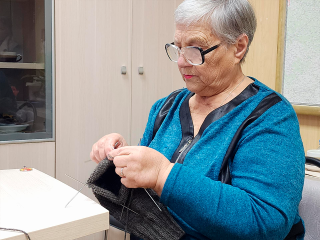 Вязаная забота: жительницы Зарайска присоединились к акции «Тепло для Героя»