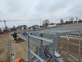 В Клину устанавливают 25-метровые мачты: стадион «Строитель» станет ярче и современнее