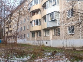 У дома №14 на улице Почтовой привели в порядок придомовую территорию